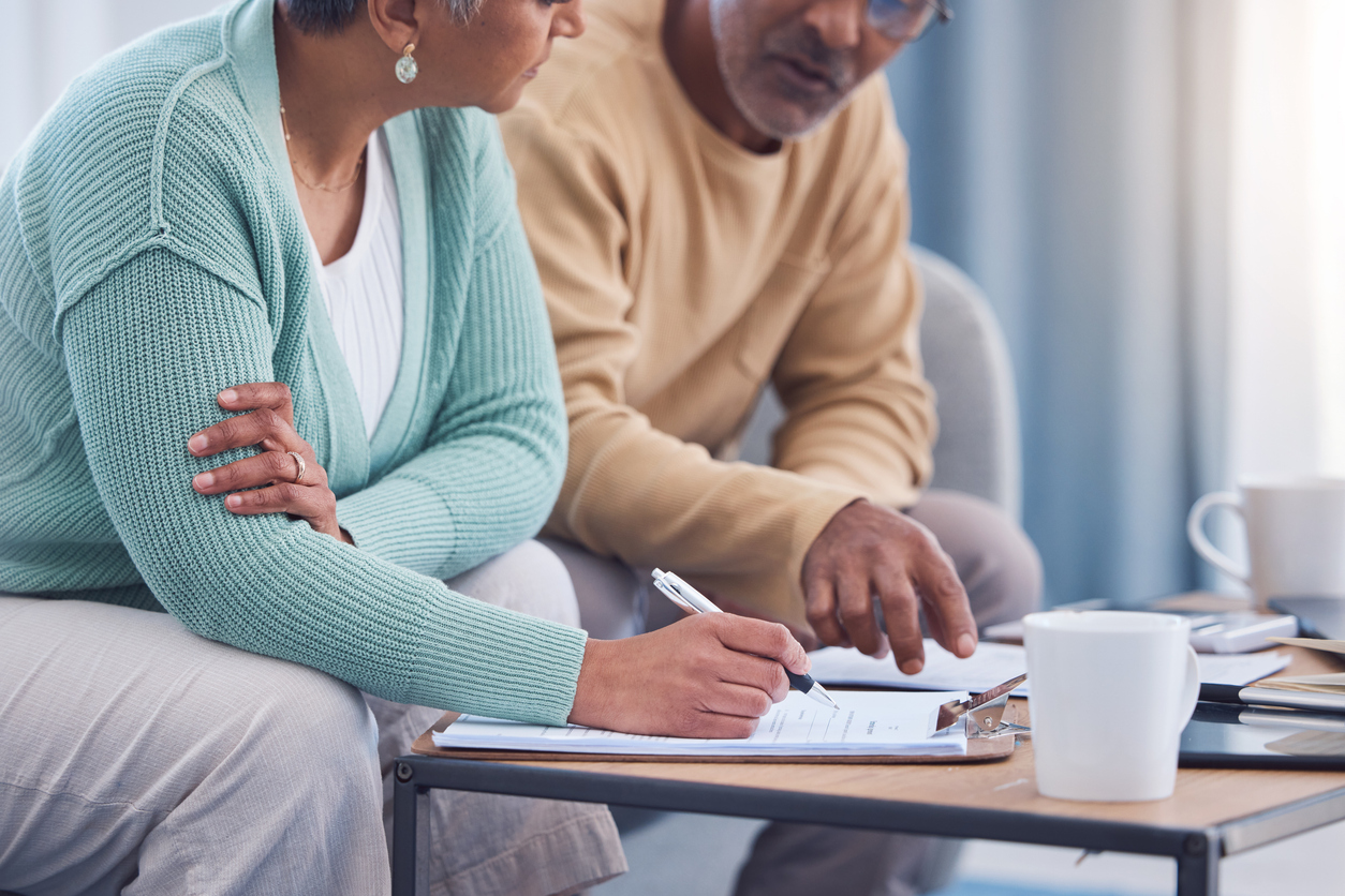 couple putting documents together for their trust fund and estate planning with Amerant Bank